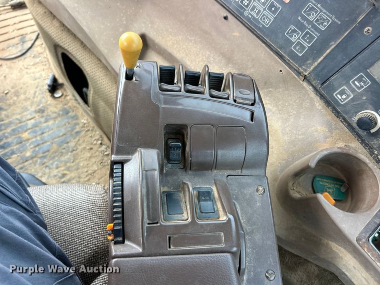 image for item FC5035 2002 John Deere 9420 4WD tractor