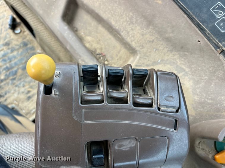 image for item FC5035 2002 John Deere 9420 4WD tractor