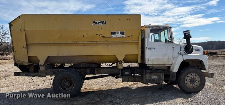 image for item FG0071 1989 Ford L8000 feed mixer truck