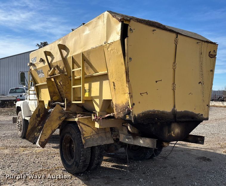 image for item FG0071 1989 Ford L8000 feed mixer truck