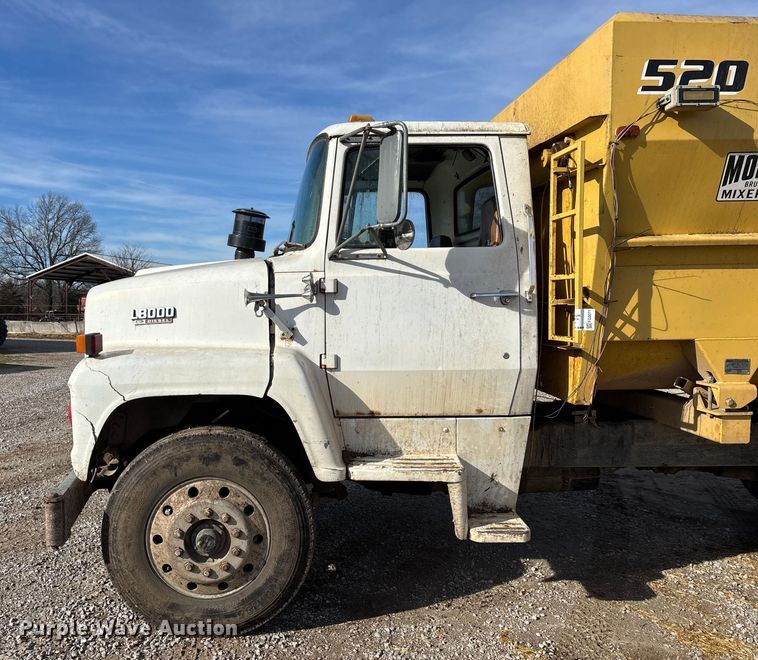 image for item FG0071 1989 Ford L8000 feed mixer truck