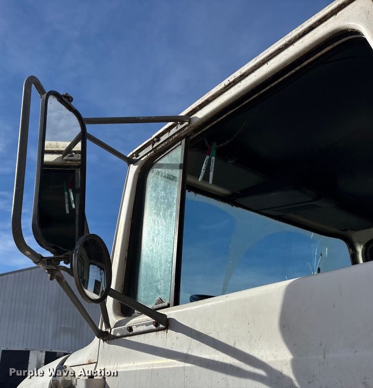 image for item FG0071 1989 Ford L8000 feed mixer truck