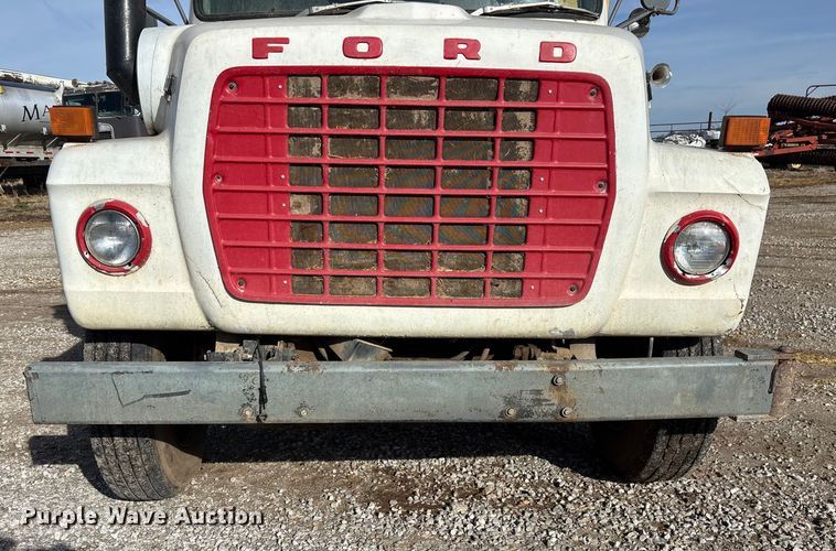 image for item FG0071 1989 Ford L8000 feed mixer truck