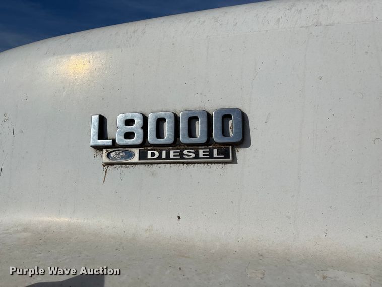 image for item FG0071 1989 Ford L8000 feed mixer truck