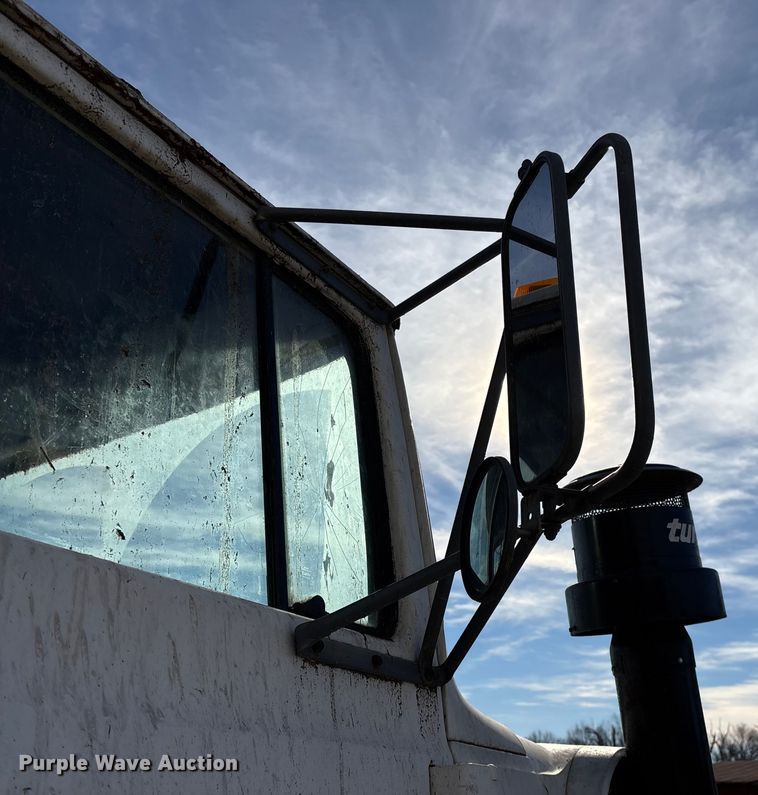 image for item FG0071 1989 Ford L8000 feed mixer truck