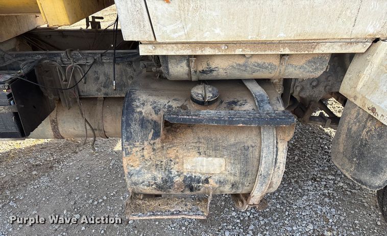 image for item FG0071 1989 Ford L8000 feed mixer truck