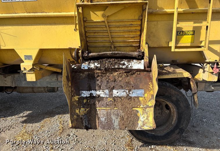 image for item FG0071 1989 Ford L8000 feed mixer truck