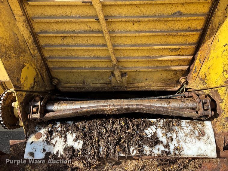 image for item FG0071 1989 Ford L8000 feed mixer truck