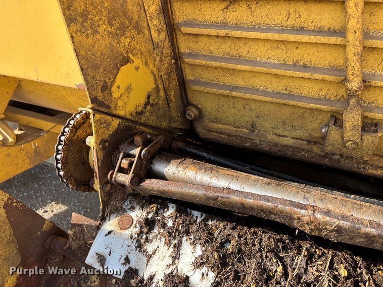 image for item FG0071 1989 Ford L8000 feed mixer truck