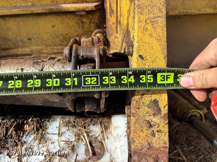 image for item FG0071 1989 Ford L8000 feed mixer truck