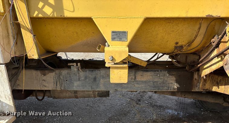 image for item FG0071 1989 Ford L8000 feed mixer truck