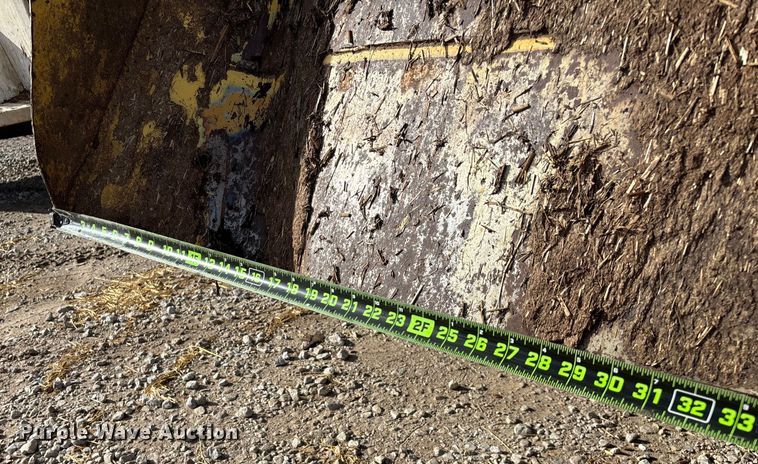 image for item FG0071 1989 Ford L8000 feed mixer truck