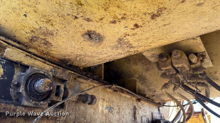 image for item FG0071 1989 Ford L8000 feed mixer truck