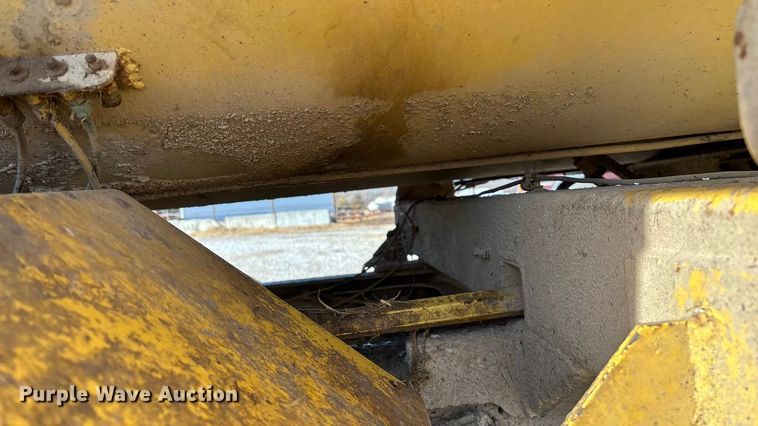 image for item FG0071 1989 Ford L8000 feed mixer truck