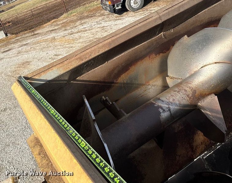 image for item FG0071 1989 Ford L8000 feed mixer truck