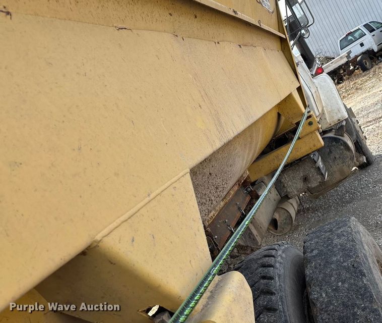 image for item FG0071 1989 Ford L8000 feed mixer truck