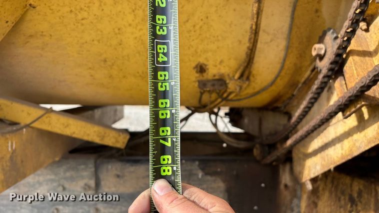 image for item FG0071 1989 Ford L8000 feed mixer truck