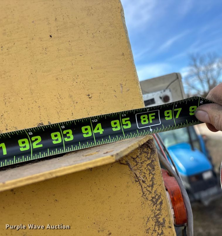 image for item FG0071 1989 Ford L8000 feed mixer truck