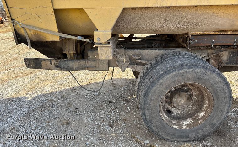 image for item FG0071 1989 Ford L8000 feed mixer truck