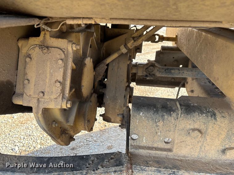 image for item FG0071 1989 Ford L8000 feed mixer truck