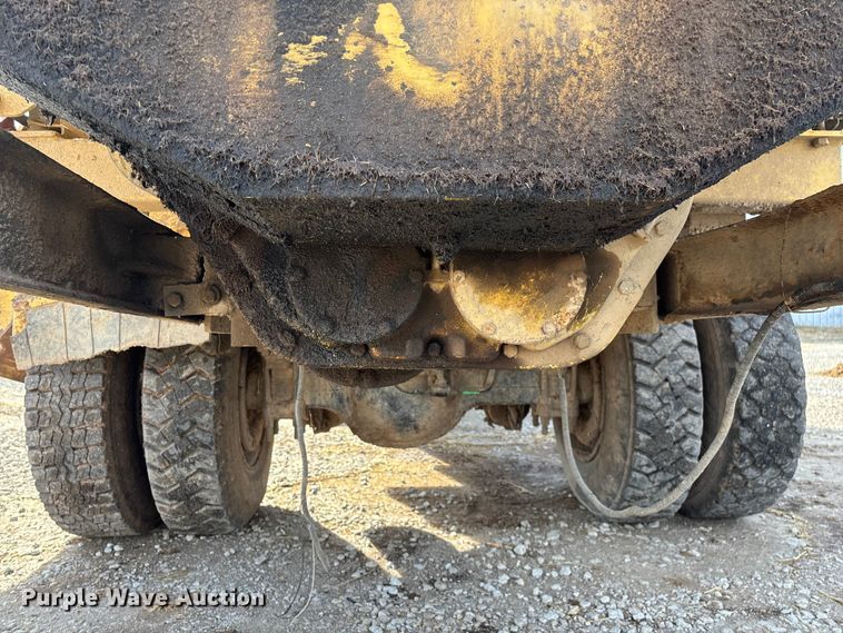 image for item FG0071 1989 Ford L8000 feed mixer truck