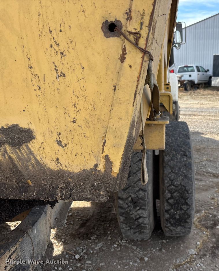 image for item FG0071 1989 Ford L8000 feed mixer truck