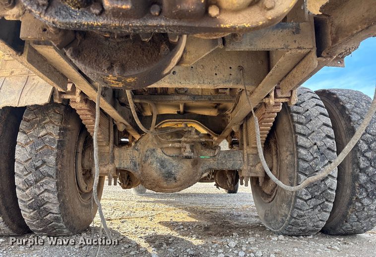 image for item FG0071 1989 Ford L8000 feed mixer truck