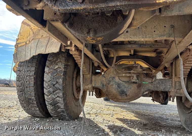 image for item FG0071 1989 Ford L8000 feed mixer truck