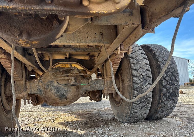 image for item FG0071 1989 Ford L8000 feed mixer truck