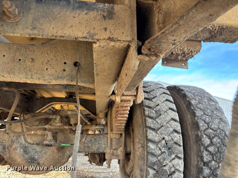 image for item FG0071 1989 Ford L8000 feed mixer truck