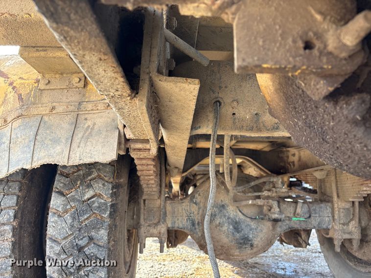 image for item FG0071 1989 Ford L8000 feed mixer truck