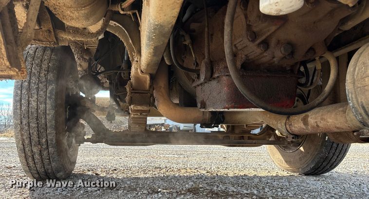 image for item FG0071 1989 Ford L8000 feed mixer truck