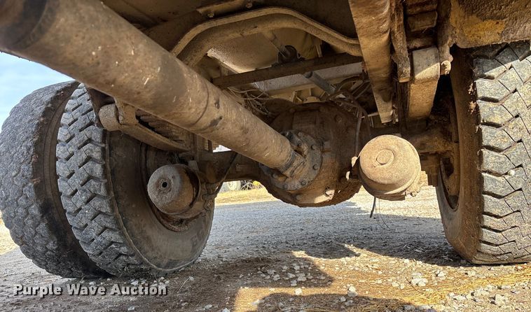 image for item FG0071 1989 Ford L8000 feed mixer truck