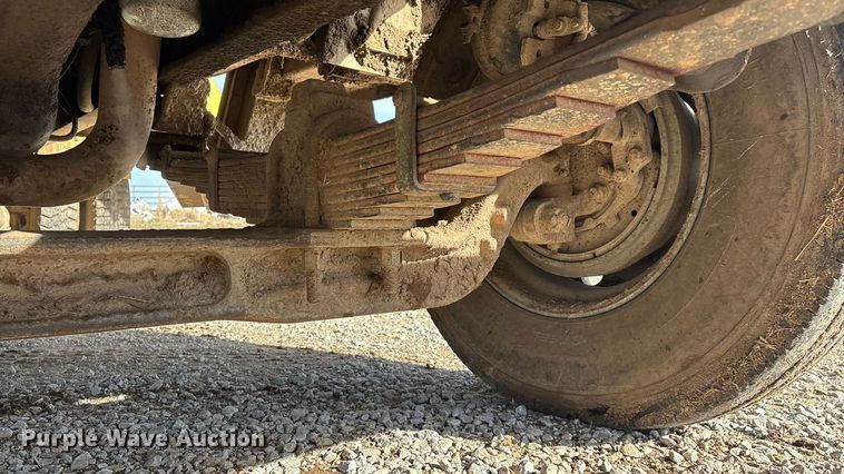 image for item FG0071 1989 Ford L8000 feed mixer truck