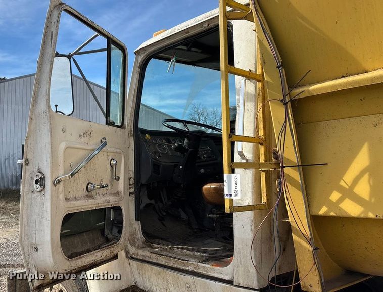 image for item FG0071 1989 Ford L8000 feed mixer truck