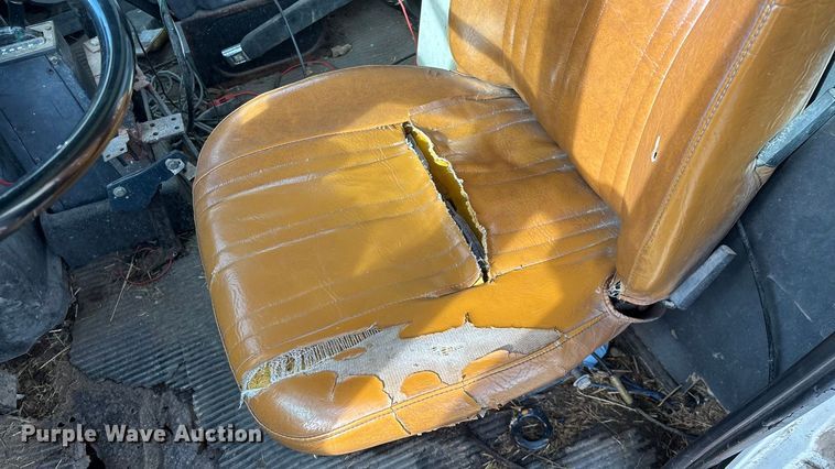 image for item FG0071 1989 Ford L8000 feed mixer truck