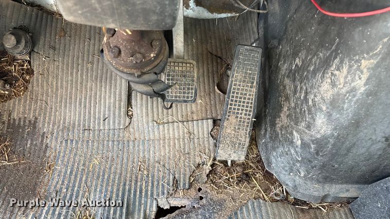 image for item FG0071 1989 Ford L8000 feed mixer truck