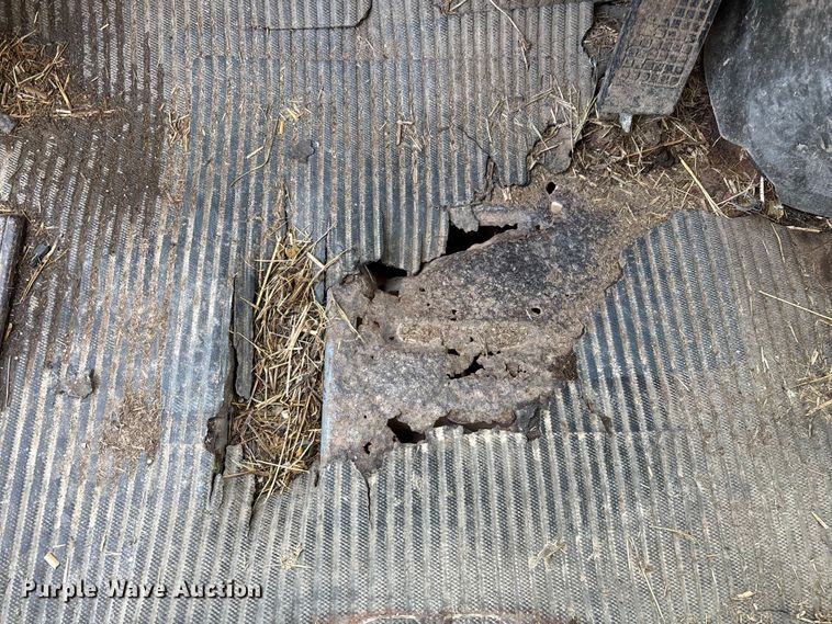 image for item FG0071 1989 Ford L8000 feed mixer truck