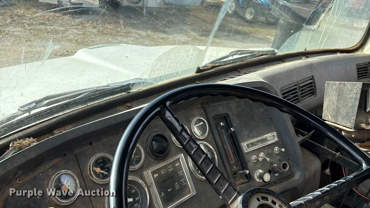 image for item FG0071 1989 Ford L8000 feed mixer truck