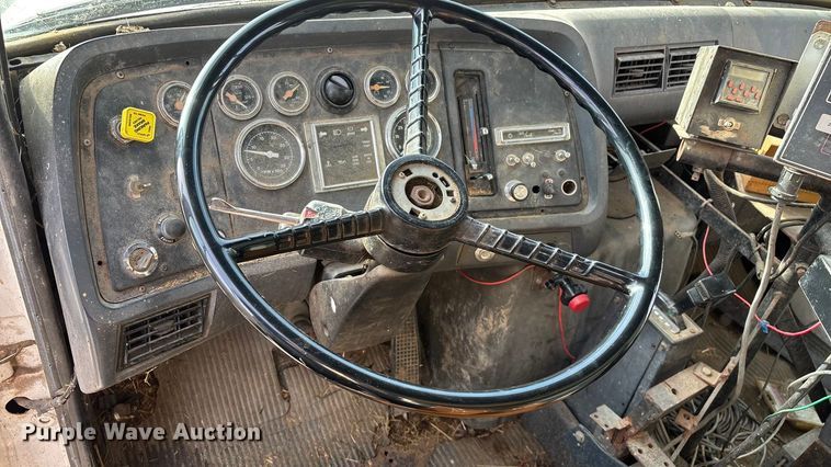 image for item FG0071 1989 Ford L8000 feed mixer truck