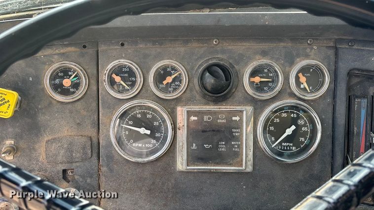 image for item FG0071 1989 Ford L8000 feed mixer truck