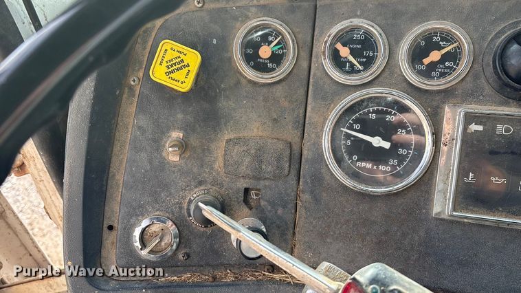 image for item FG0071 1989 Ford L8000 feed mixer truck