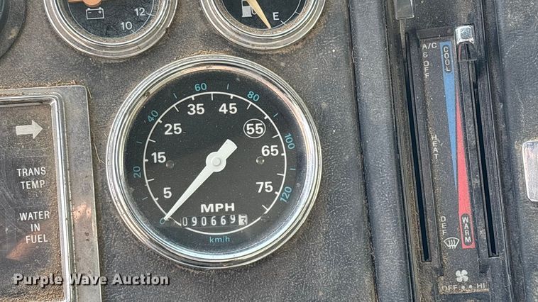 image for item FG0071 1989 Ford L8000 feed mixer truck