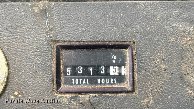 image for item FG0071 1989 Ford L8000 feed mixer truck