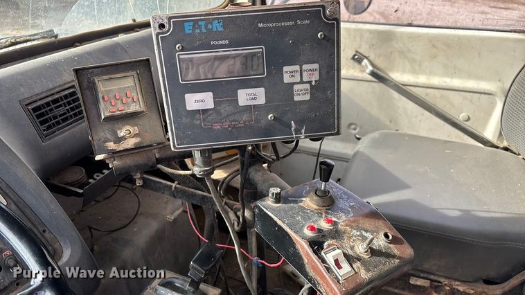 image for item FG0071 1989 Ford L8000 feed mixer truck