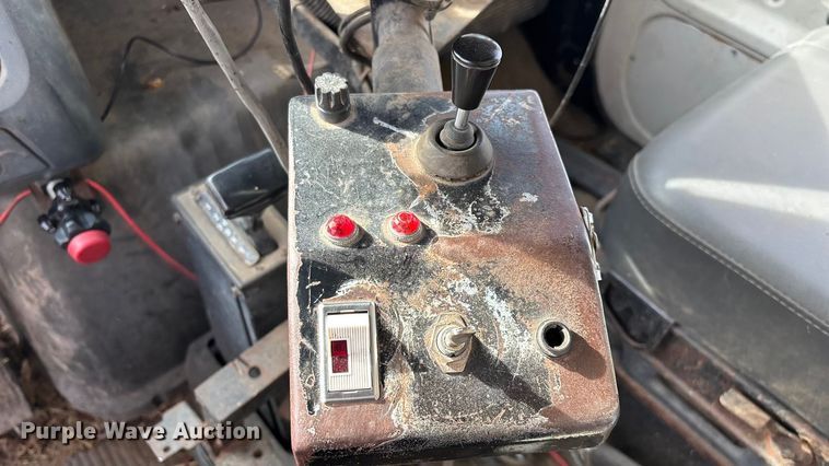 image for item FG0071 1989 Ford L8000 feed mixer truck