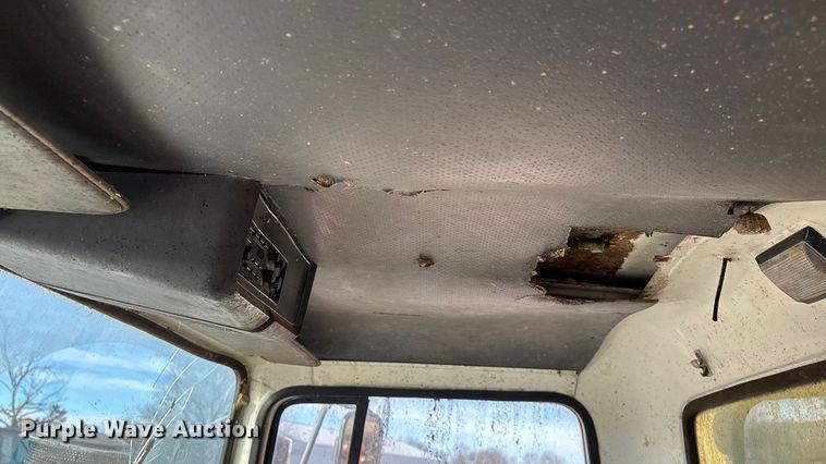 image for item FG0071 1989 Ford L8000 feed mixer truck