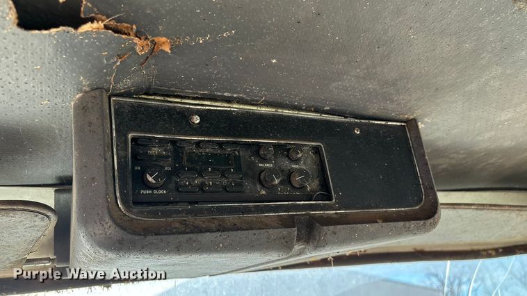 image for item FG0071 1989 Ford L8000 feed mixer truck