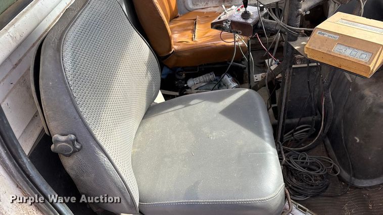 image for item FG0071 1989 Ford L8000 feed mixer truck