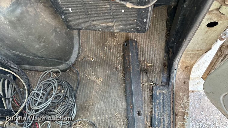 image for item FG0071 1989 Ford L8000 feed mixer truck